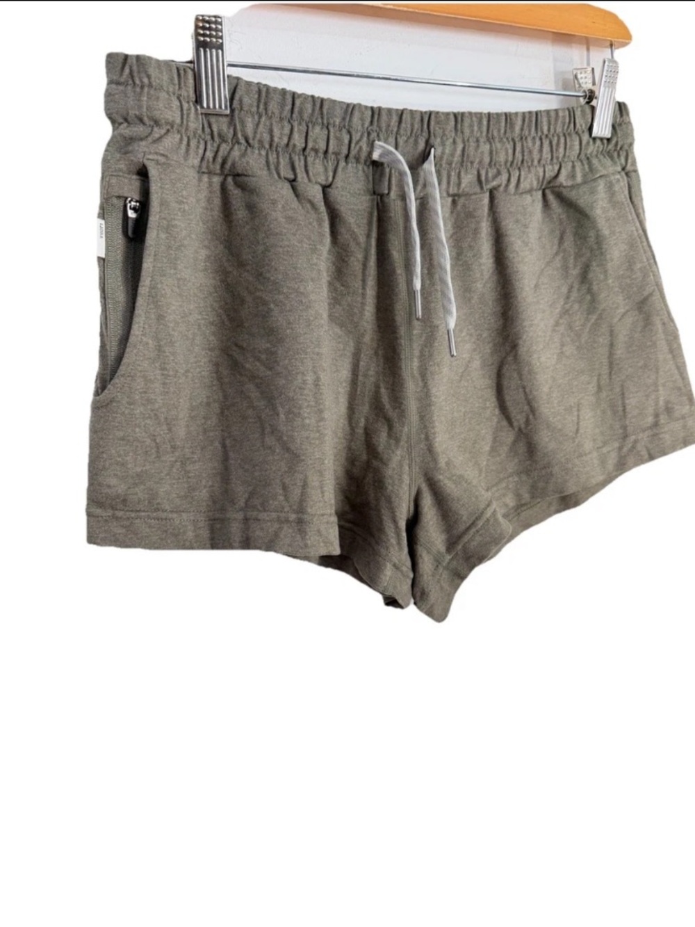 Vuori Women's Halo Performance Shorts XS Light Oregano Heather DreamKnit - Picture 8 of 14
